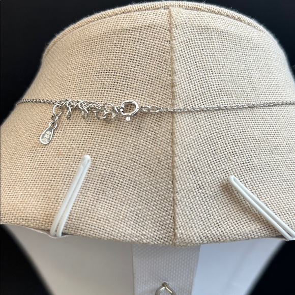 Elegant Silver Compass Pendant Necklace - Picture 5 of 6